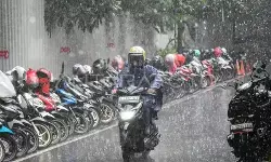 Jakarta diprakirakan hujan pada Minggu siang