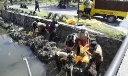 Sungai Sanset Land Kota Mataram dibersihkan dari sampah Sungai Sanset Land Kota Mataram dibersihkan dari sampah