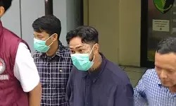 Onad memohon doa usai diperiksa Kepolisian Onad memohon doa usai diperiksa Kepolisian