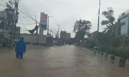 BMKG peringatkan cuaca ekstrem dan banjir rob pada Minggu BMKG peringatkan cuaca ekstrem dan banjir rob pada Minggu