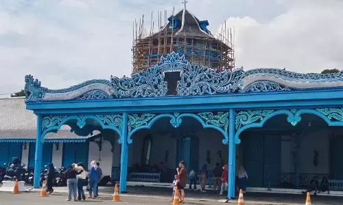 Raja Keraton Surakarta Paku Buwono XIII tutup usia Raja Keraton Surakarta Paku Buwono XIII tutup usia