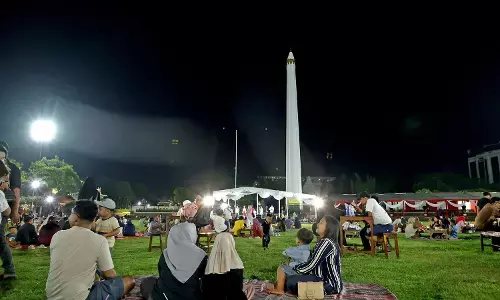 Tjangkroekan Djoeang, sensasi kuliner Nasi Osek dan Sego Sadukan di Tugu Pahlawan Tjangkroekan Djoeang, sensasi kuliner Nasi Osek dan Sego Sadukan di Tugu Pahlawan