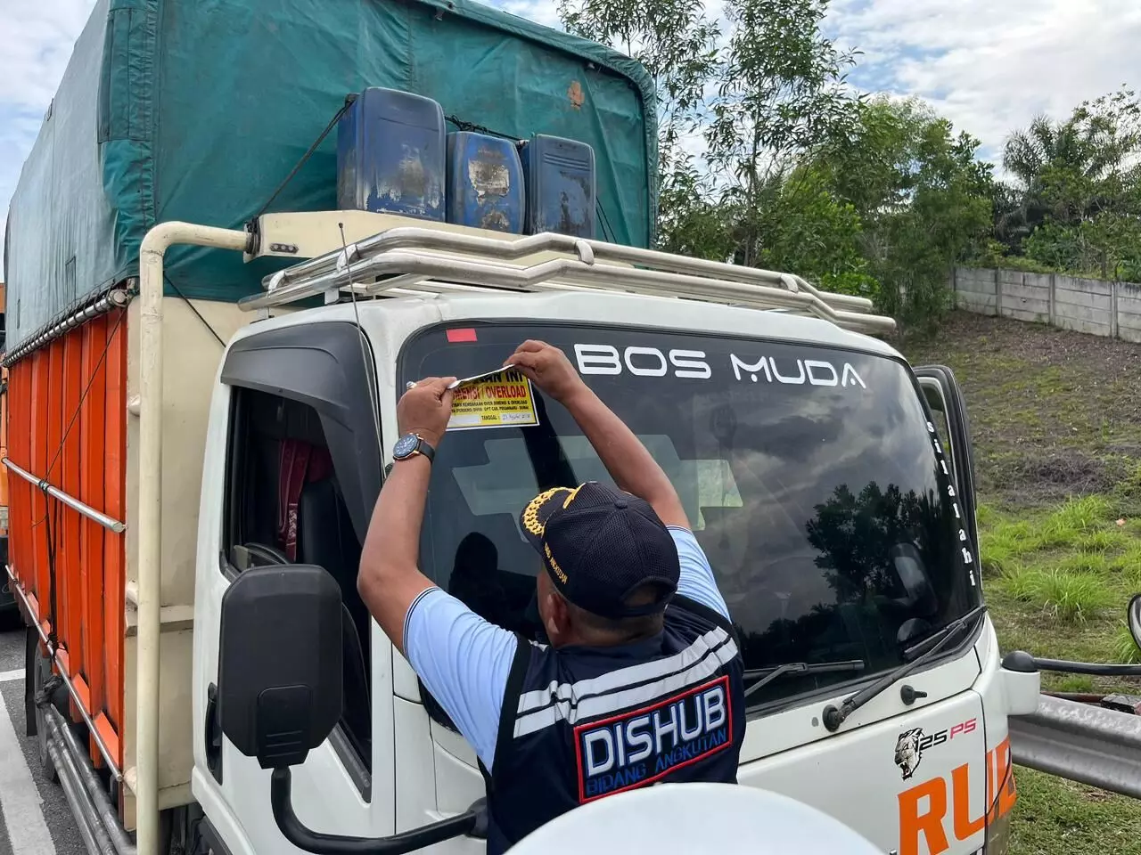 Hutama Karya tegaskan komitmen keselamatan berkendara melalui sosialisasi zero ODOL