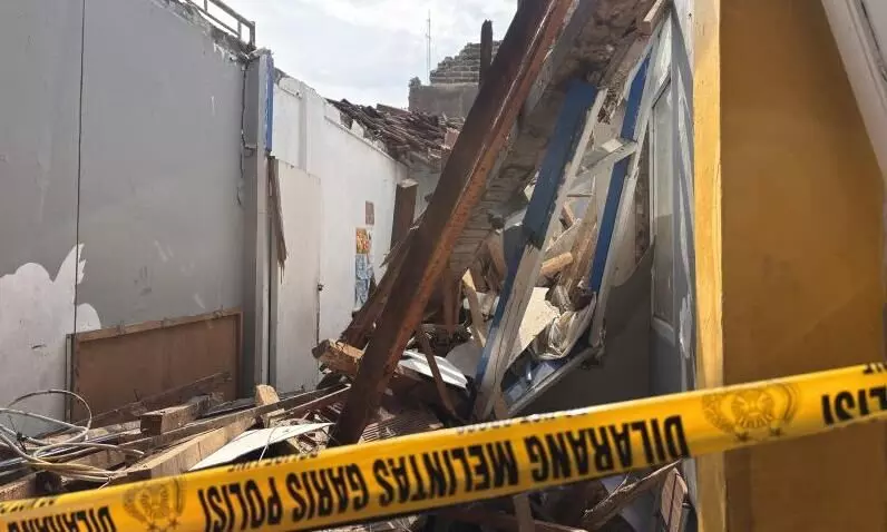 Ruang kelas SMP 1 Pasundan Bandung ambruk sebabkan enam siswa terluka Ruang kelas SMP 1 Pasundan Bandung ambruk sebabkan enam siswa terluka