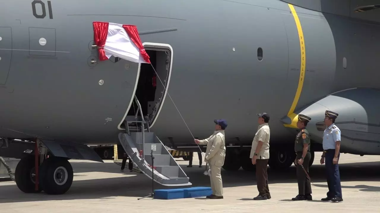 Pesawat A400M resmi perkuat TNI, Prabowo minta dilengkapi alat tangani kebakaran