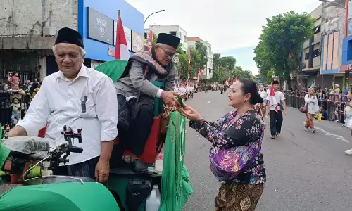 Tim Dapur Umum Mbok Dar Martir semarakkan Parade Surabaya Juang