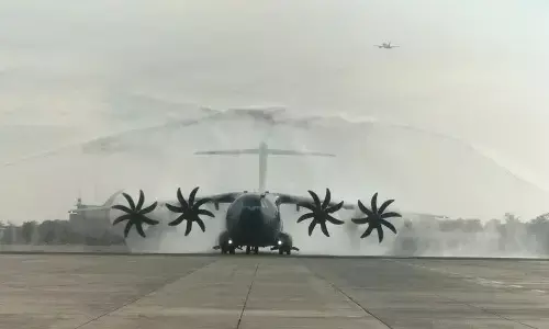 Pesawat angkut terbesar TNI AU A400M mendarat di Halim Perdanakusma Pesawat angkut terbesar TNI AU A400M mendarat di Halim Perdanakusma