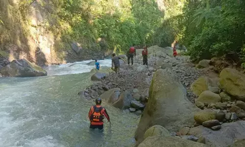 Tim SAR sisir aliran sungai cari remaja yang hilang di Lombok Utara Tim SAR sisir aliran sungai cari remaja yang hilang di Lombok Utara