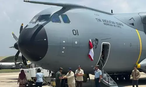 Prabowo serahkan kunci pesawat angkut Airbus A400M kepada Panglima TNI Prabowo serahkan kunci pesawat angkut Airbus A400M kepada Panglima TNI