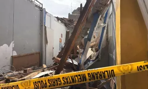 Ruang kelas SMP 1 Pasundan Bandung ambruk sebabkan enam siswa terluka Ruang kelas SMP 1 Pasundan Bandung ambruk sebabkan enam siswa terluka