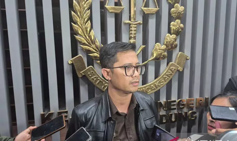 Kejari Bandung periksa enam saksi kasus dugaan penyalahgunaan wewenang Kejari Bandung periksa enam saksi kasus dugaan penyalahgunaan wewenang