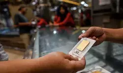 Daftar harga dua jenama emas Pegadaian hari ini yang kompak merosot