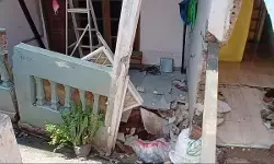 Empat rumah warga di Makasar rusak akibat abrasi, dua di antaranya ambruk