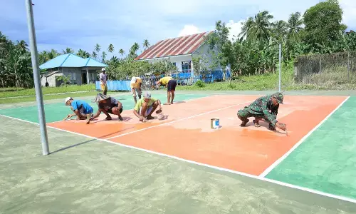 TMMD Kodim 1505/Tidore tuntaskan pengerjaan lapangan bola voli untuk warga