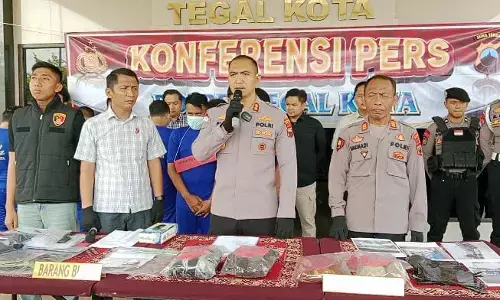 Polres Tegal Kota amankan dua pelaku pengrusakan kantor Polsek Tegal Barat Polres Tegal Kota amankan dua pelaku pengrusakan kantor Polsek Tegal Barat