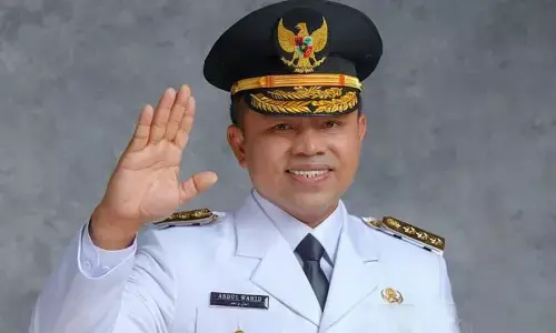 Setelah ditangkap, Gubernur Riau hari ini dibawa ke Jakarta oleh KPK