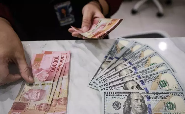 Rupiah pada Rabu ini melemah jadi Rp16.733 per dolar AS Rupiah pada Rabu ini melemah jadi Rp16.733 per dolar AS