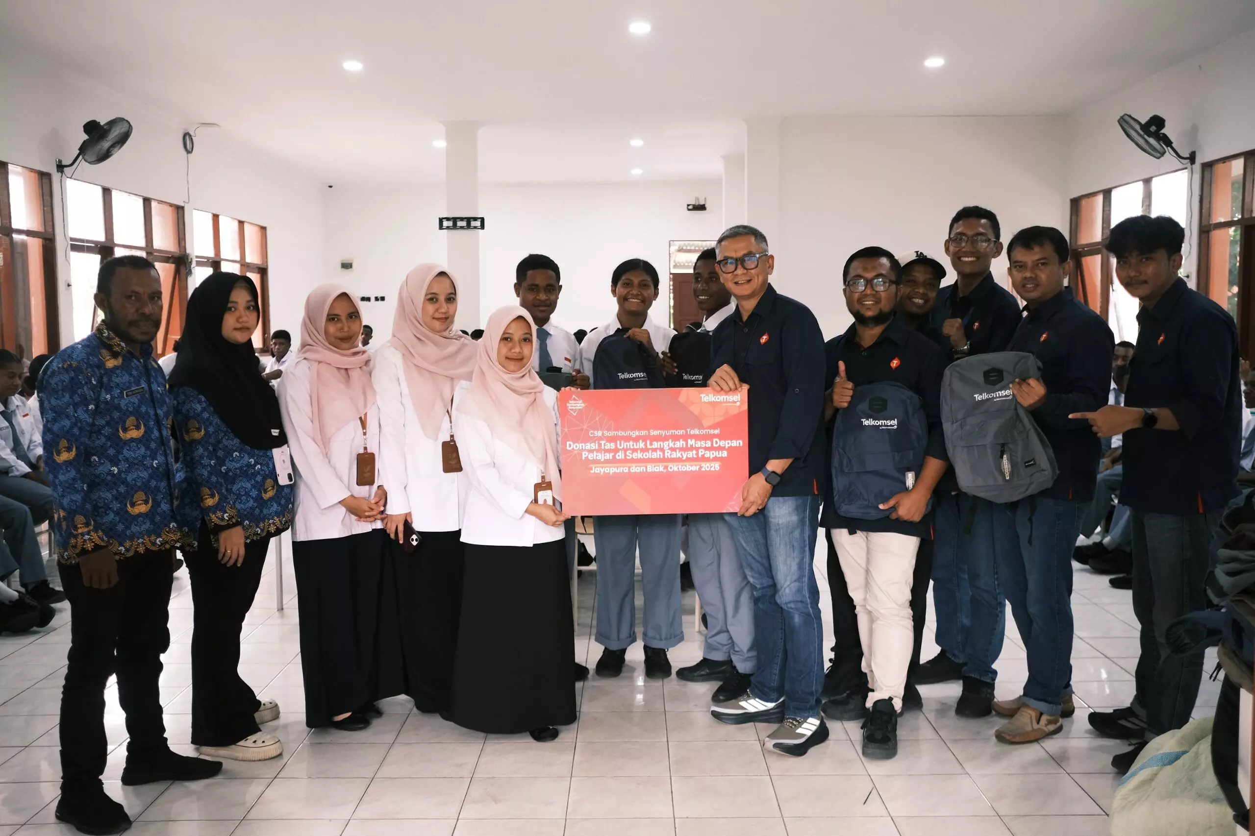 Telkomsel salurkan bantuan CSR dukung pendidikan Sekolah Rakyat di Jayapura dan Biak Telkomsel salurkan bantuan CSR dukung pendidikan Sekolah Rakyat di Jayapura dan Biak