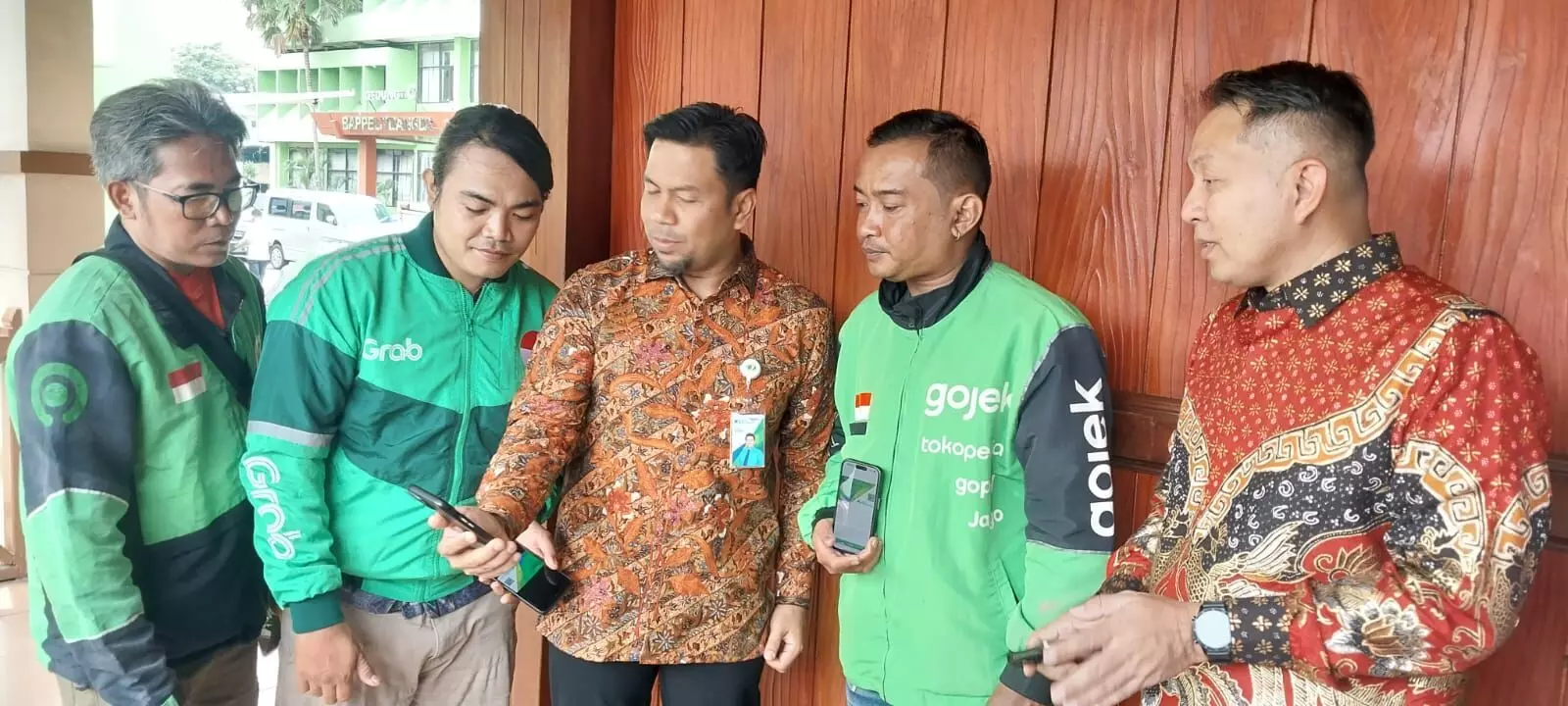 Pemkot Bekasi `cover` premi BPJS Ketenagakerjaan untuk 11.666 pekerja informal Pemkot Bekasi `cover` premi BPJS Ketenagakerjaan untuk 11.666 pekerja informal