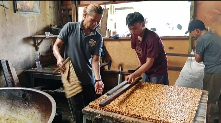 Bertahan 15 tahun, UMKM Brondong Karunia jadi kebanggaan warga Debong Tengah