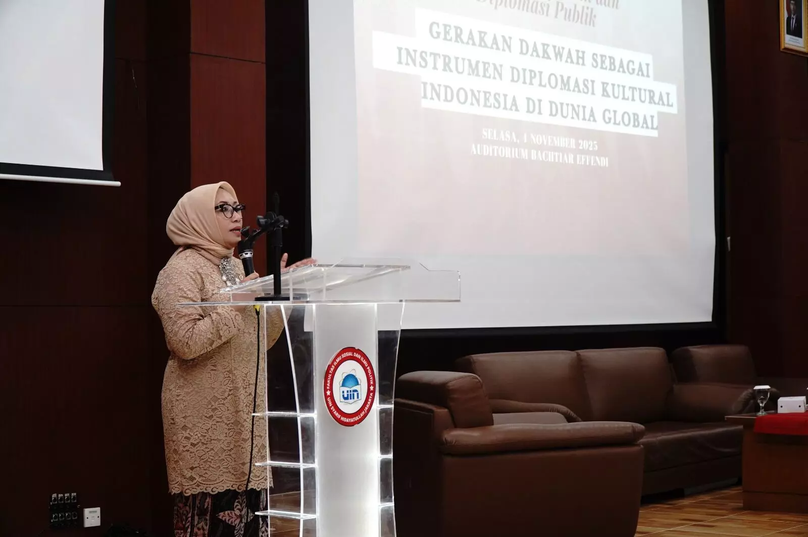 Perempuan Islam dapat ambil peran dakwah untuk diplomasi dan perdamaian global Perempuan Islam dapat ambil peran dakwah untuk diplomasi dan perdamaian global