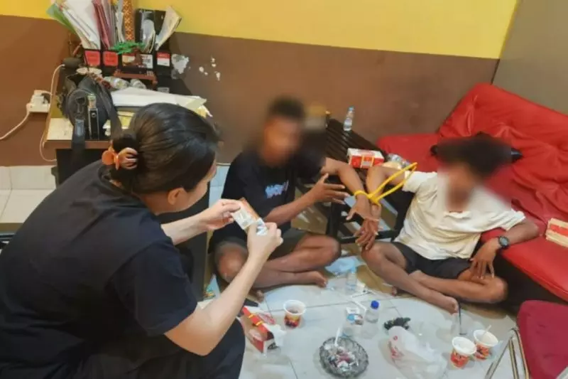 Polisi bekuk pembuat SIM palsu di Kolaka Polisi bekuk pembuat SIM palsu di Kolaka