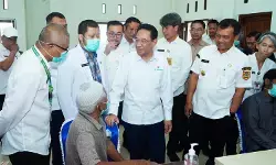 Wamenkes tinjau pelaksanaan Program Speling secara gratis di lereng Merbabu. Wamenkes tinjau pelaksanaan Program Speling secara gratis di lereng Merbabu.