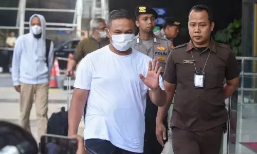 KPK umumkan sita mata uang asing dari rumah Gubernur Riau Abdul Wahid KPK umumkan sita mata uang asing dari rumah Gubernur Riau Abdul Wahid