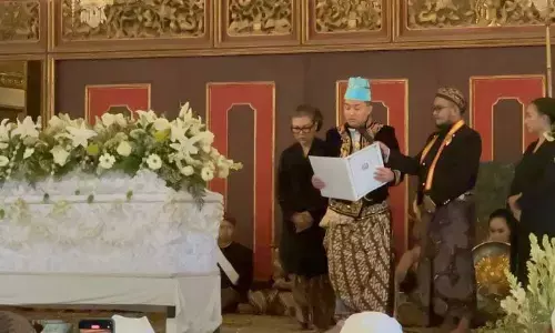 Putra mahkota Keraton Surakarta umumkan diri sebagai PB XIV