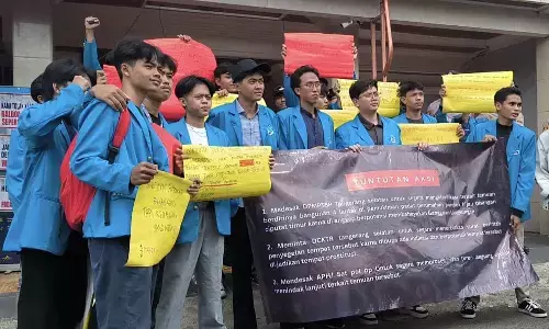 Gelar aksi, IMTS desak pemkot tertibkan bangunan diduga tak berizin