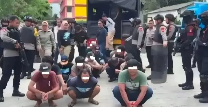 BNN-Polda Metro tangkap 18 orang di Kampung Bahari terkait narkoba BNN-Polda Metro tangkap 18 orang di Kampung Bahari terkait narkoba