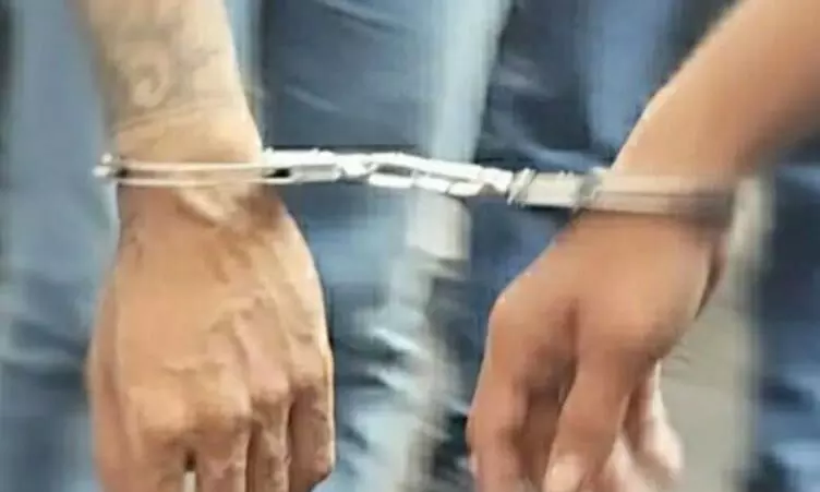 Pura-pura jadi polisi, pelaku curi motor ojol akhirnya tertangkap Pura-pura jadi polisi, pelaku curi motor ojol akhirnya tertangkap