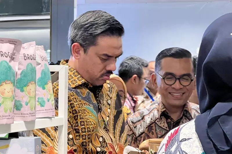 Menteri UMKM tutup pedagang/toko thrifting di e-commerce