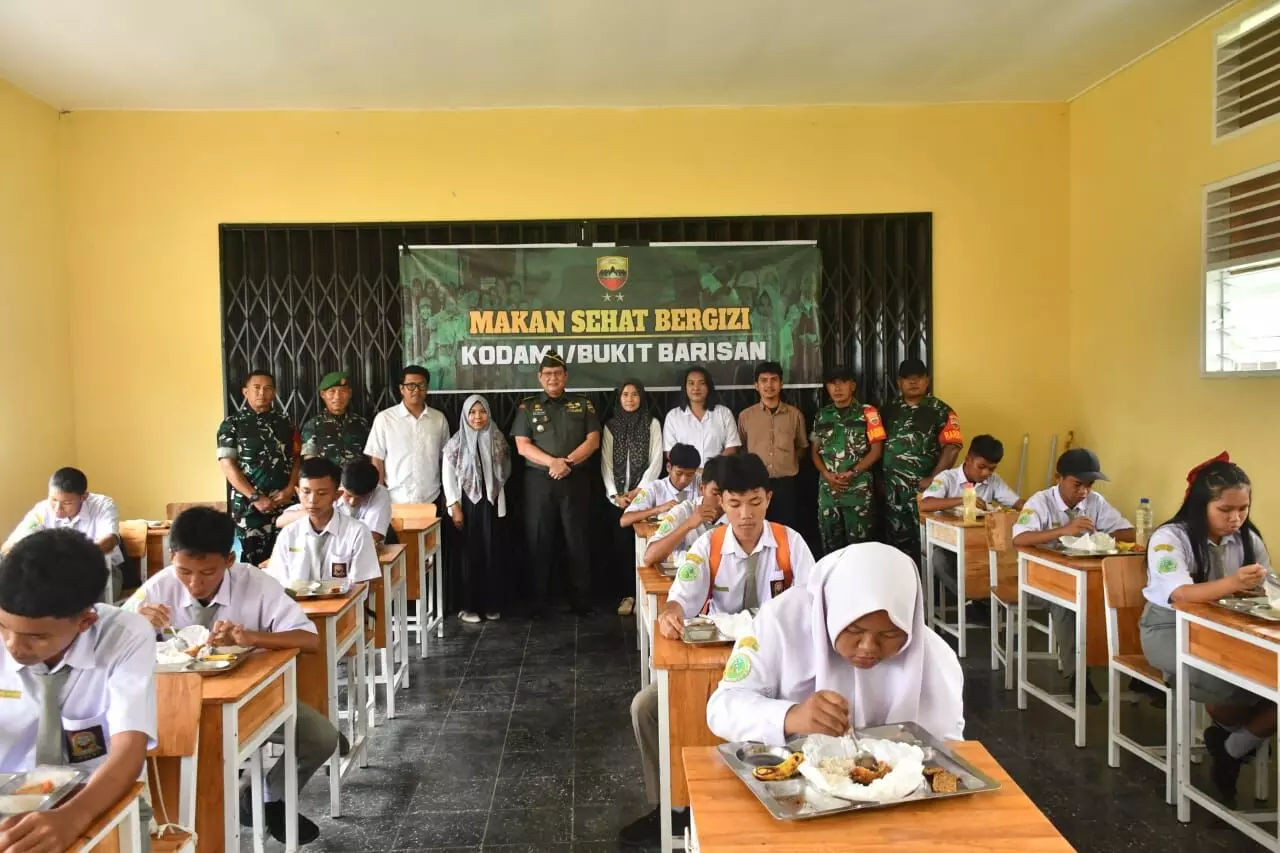 Kodam I Bukit Barisan gelar MBG untuk 1.500 siswa Sekolah Kartika di Medan Helvetia Kodam I Bukit Barisan gelar MBG untuk 1.500 siswa Sekolah Kartika di Medan Helvetia