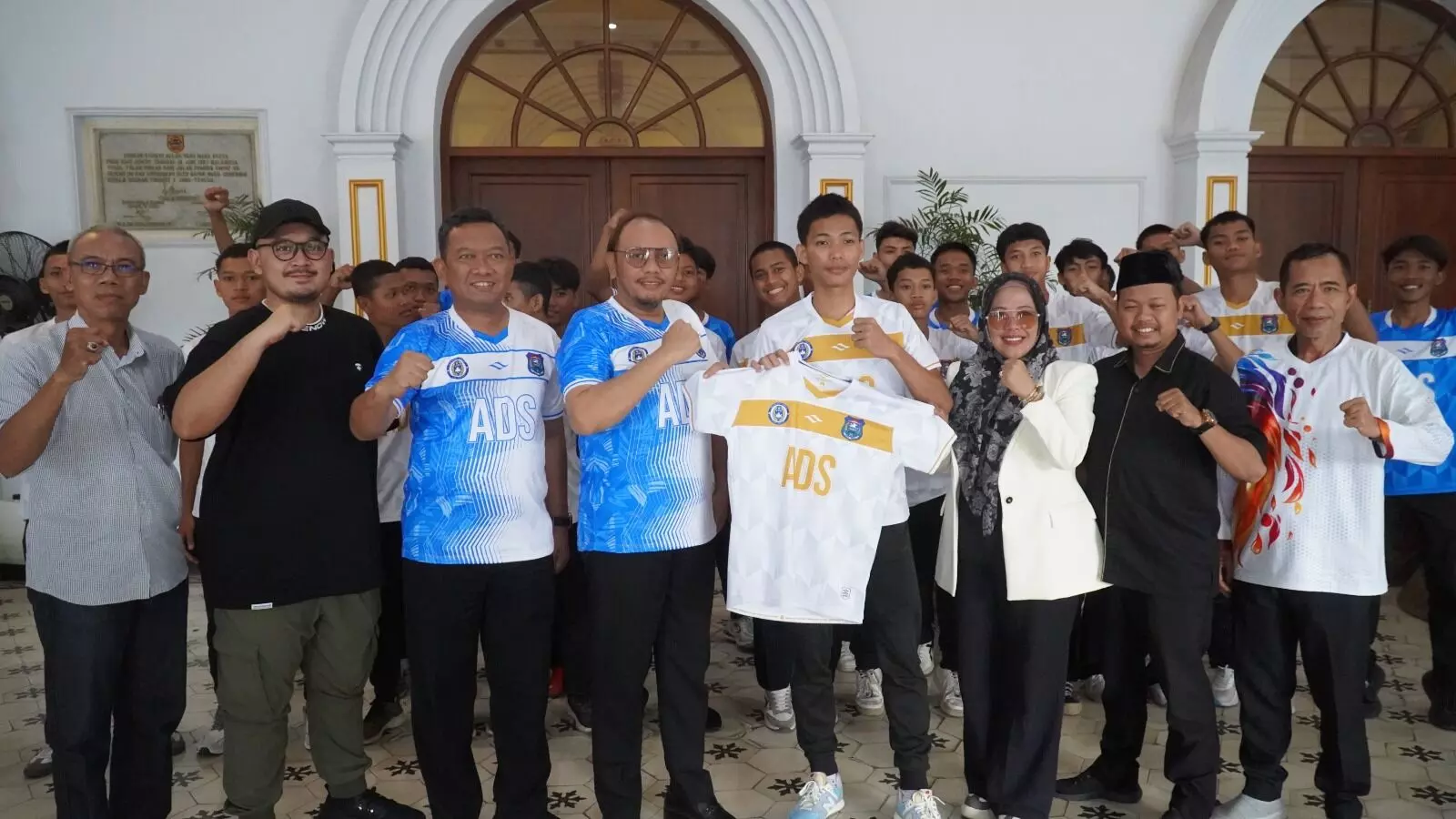 Jersey Baru Diluncurkan, Semangat Baru Dinyalakan Jersey Baru Diluncurkan, Semangat Baru Dinyalakan