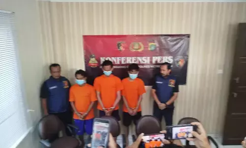 1x24 jam, tiga pelaku pembunuhan di Kampung Panjang Bojonggede, berhasil ditangkap 1x24 jam, tiga pelaku pembunuhan di Kampung Panjang Bojonggede, berhasil ditangkap