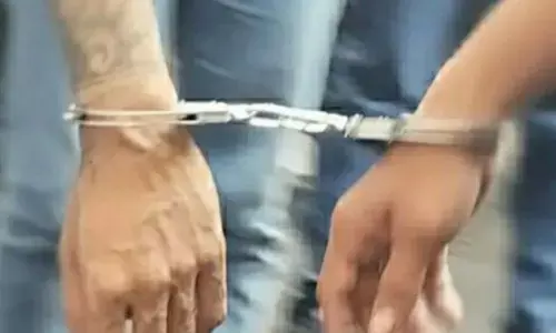 Pura-pura jadi polisi, pelaku curi motor ojol akhirnya tertangkap Pura-pura jadi polisi, pelaku curi motor ojol akhirnya tertangkap