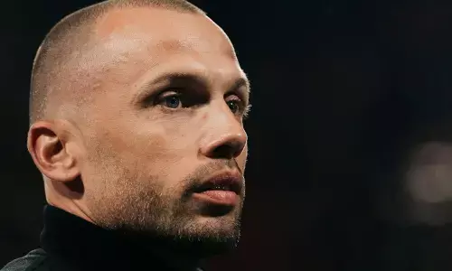Ajax depak John Heitinga usai gagal angkat performa tim Ajax depak John Heitinga usai gagal angkat performa tim