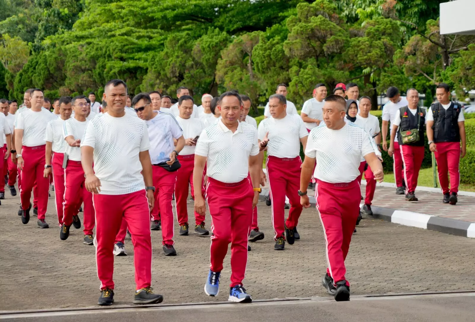 Olahraga bersama, Panglima TNI ajak prajurit dan PNS TNI jalani pola hidup sehat Olahraga bersama, Panglima TNI ajak prajurit dan PNS TNI jalani pola hidup sehat