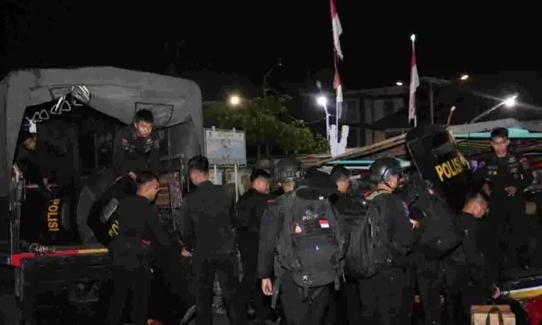 Polda Jatim kirim Brimob ke Pulau Kangean untuk redam konflik Polda Jatim kirim Brimob ke Pulau Kangean untuk redam konflik