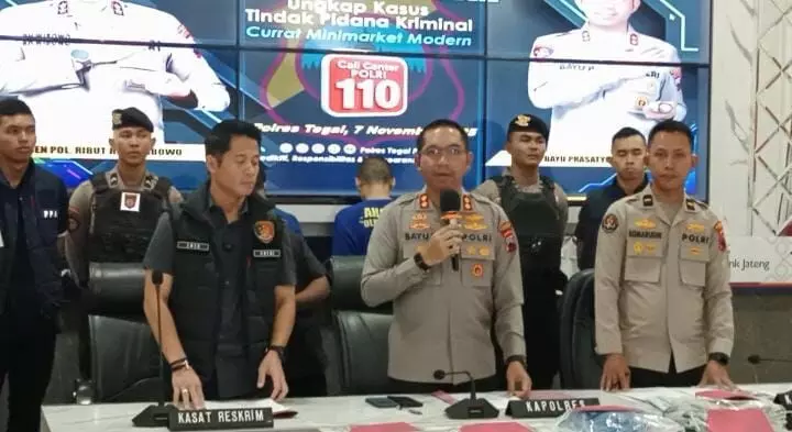 Satreskrim Polres Tegal bekuk dua pelaku spesialis pembobol minimarket di tiga kabupaten Satreskrim Polres Tegal bekuk dua pelaku spesialis pembobol minimarket di tiga kabupaten
