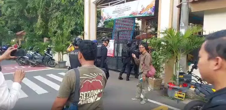 Polda Metro Jaya sebut 54 orang terluka dalam ledakan di SMAN 72 Jakut Polda Metro Jaya sebut 54 orang terluka dalam ledakan di SMAN 72 Jakut