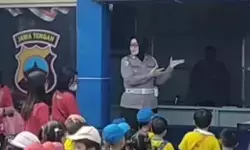 Belajar disiplin dan tugas polisi, anak-anak TK kunjungi SPKT Polres Tegal Kota Belajar disiplin dan tugas polisi, anak-anak TK kunjungi SPKT Polres Tegal Kota