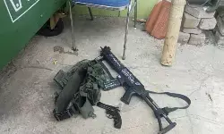 Polisi masih selidiki penemuan senjata di TKP ledakan SMAN 72 Jakarta Polisi masih selidiki penemuan senjata di TKP ledakan SMAN 72 Jakarta