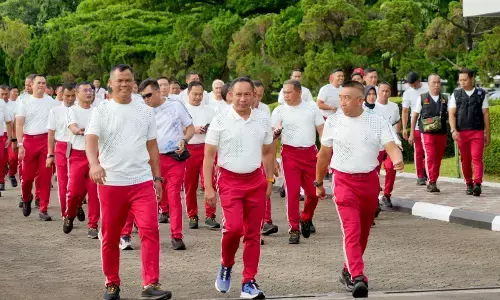 Olahraga bersama, Panglima TNI ajak prajurit dan PNS TNI jalani pola hidup sehat Olahraga bersama, Panglima TNI ajak prajurit dan PNS TNI jalani pola hidup sehat