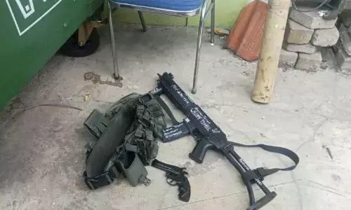 Polisi masih selidiki penemuan senjata di TKP ledakan SMAN 72 Jakarta Polisi masih selidiki penemuan senjata di TKP ledakan SMAN 72 Jakarta