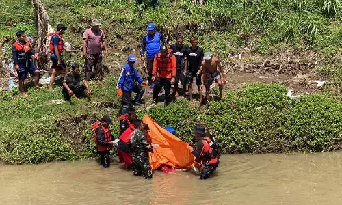 Satu orang tenggelam di sungai Desa Caruban, Kebumen ditemukan meninggal dunia Satu orang tenggelam di sungai Desa Caruban, Kebumen ditemukan meninggal dunia