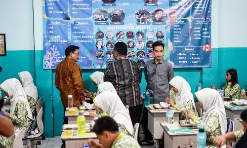 Wapres Gibran tinjau Program CKG dan MBG di Salatiga Wapres Gibran tinjau Program CKG dan MBG di Salatiga