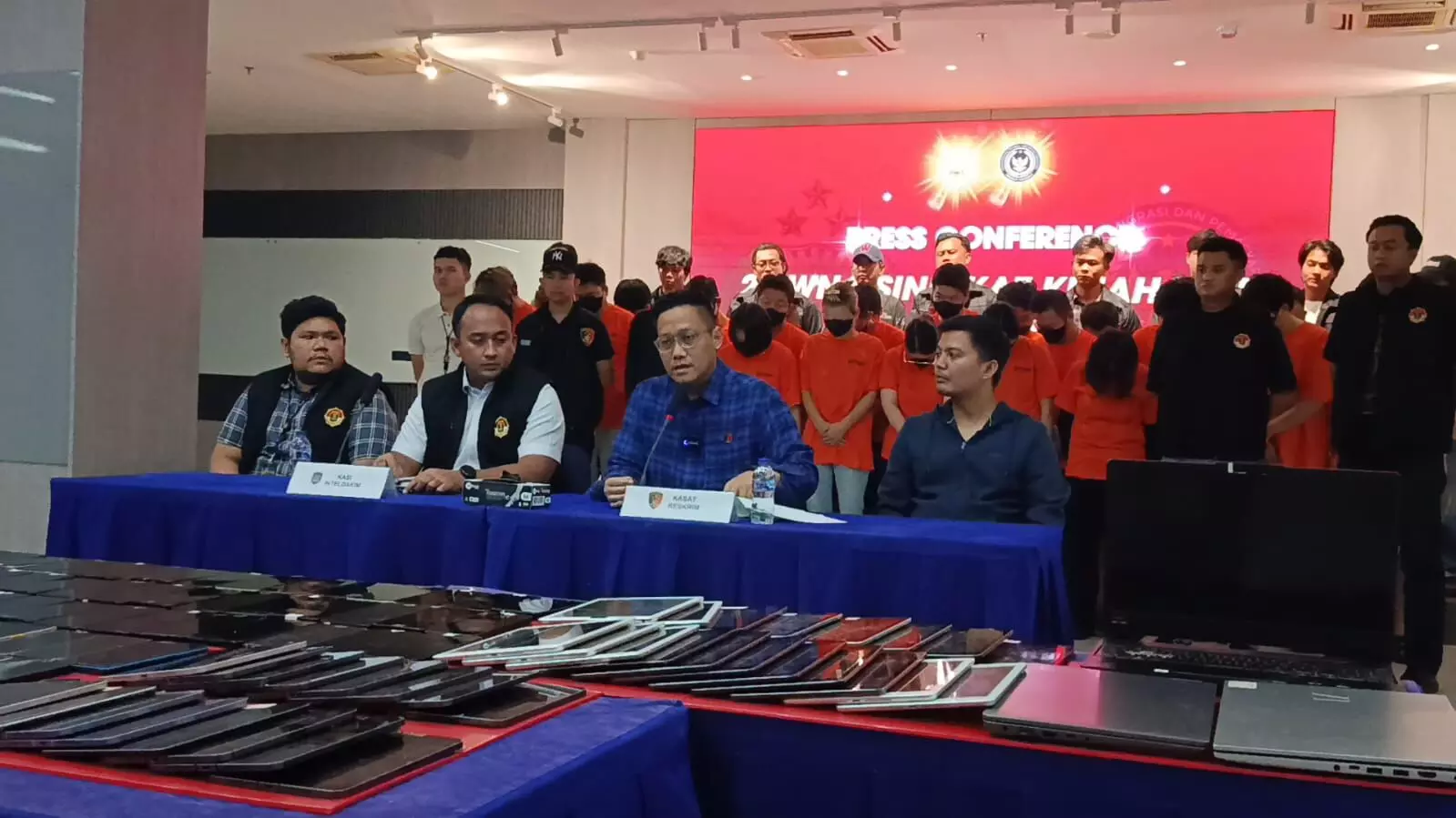 Polres Metro Bekasi amankan 27 WN China pelaku penipuan online Polres Metro Bekasi amankan 27 WN China pelaku penipuan online