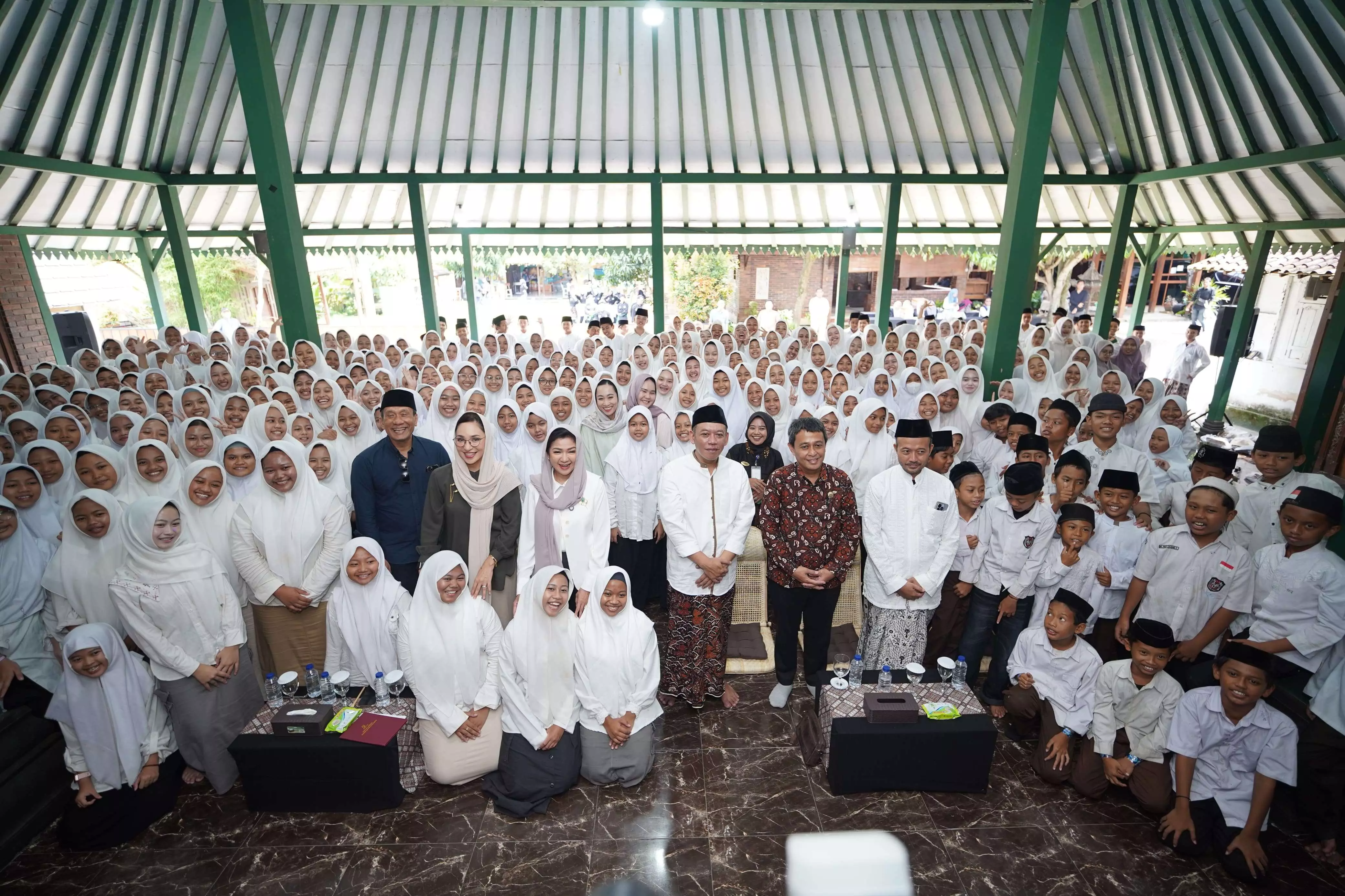 Kemkomdigi ajak santri jadi SAHABAT TUNAS, cerdas dan beretika di ruang digital Kemkomdigi ajak santri jadi SAHABAT TUNAS, cerdas dan beretika di ruang digital